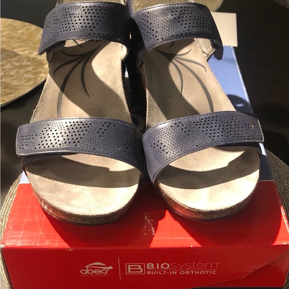 Abeo BIO (Built- In Orthotic ) System Sandals - Picture 2 of 7